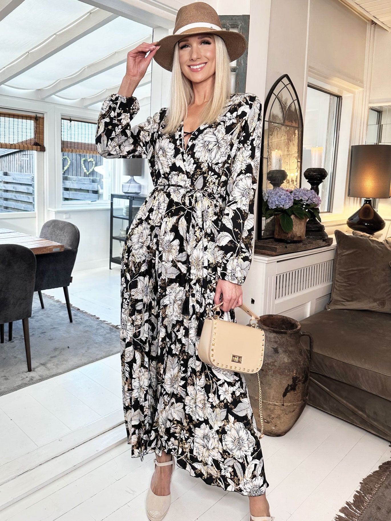 Marinella Flower - Vacker lång klänning med blomstermotiv